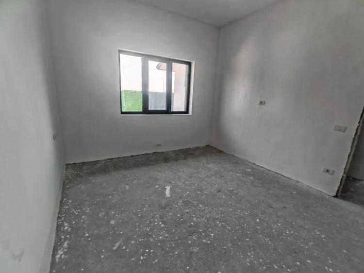 Casă cu 4 camere cu Teren 398 Mp în Cumpăna