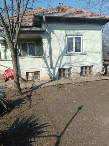 Casă cu Teren 1600 Mp în Cioroiași