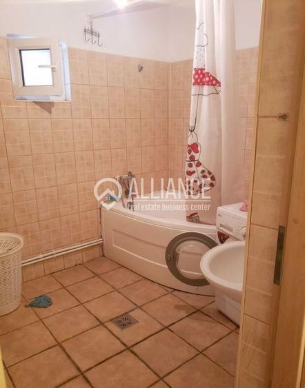 Casă individuală cu 6 camere cu Canalizare în Central