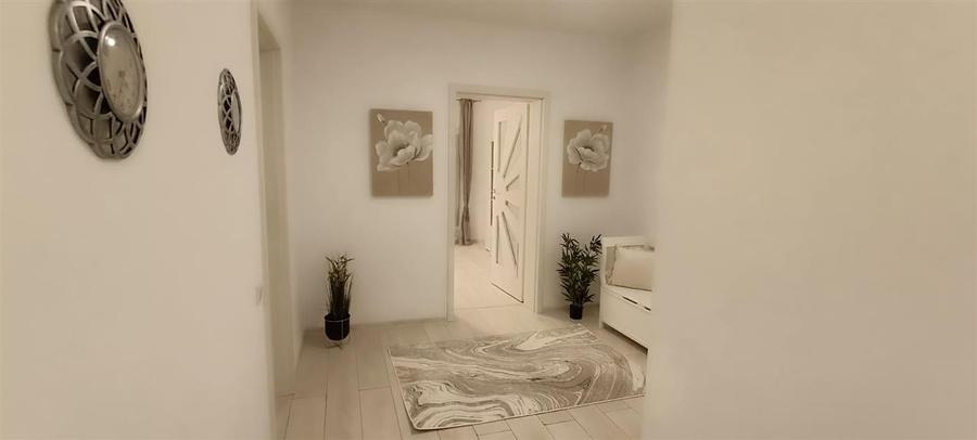 Apartament cu 2 camere decomandat în Tractorul