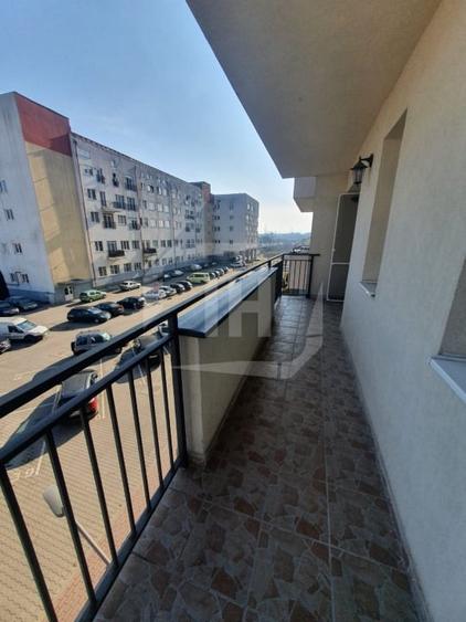 Apartament cu 3 camere semidecomandat, mobilat în Iris
