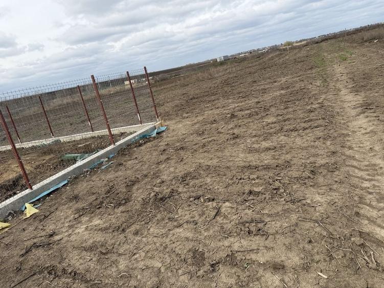 Teren de 570 mp, în Costi