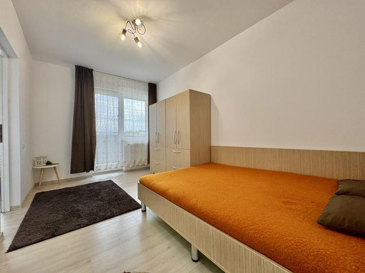 Apartament cu 3 camere semidecomandat, mobilat în Dâmbul Rotund