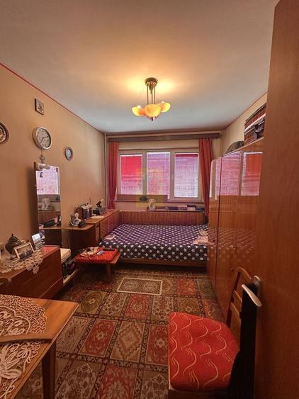 Apartament cu 3 camere semidecomandat în Uverturii