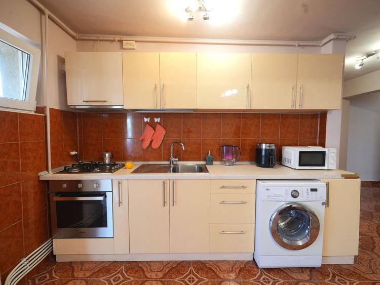 Apartament cu 2 camere decomandat, mobilat în Lipovei
