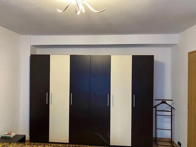 Apartament cu 4 camere decomandat în Central