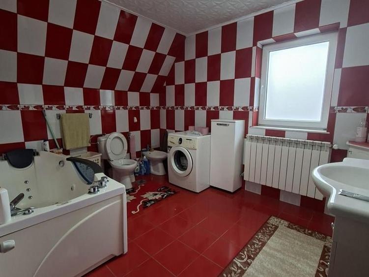 Casă individuală cu 4 camere cu Teren 350 Mp în Cârcea