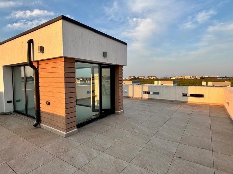 Casă cu 4 camere cu Teren 300 Mp în Tunari
