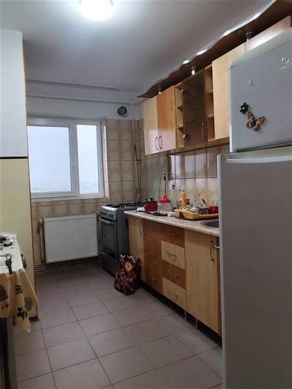 Apartament cu 4 camere decomandat, mobilat în 9 Mai