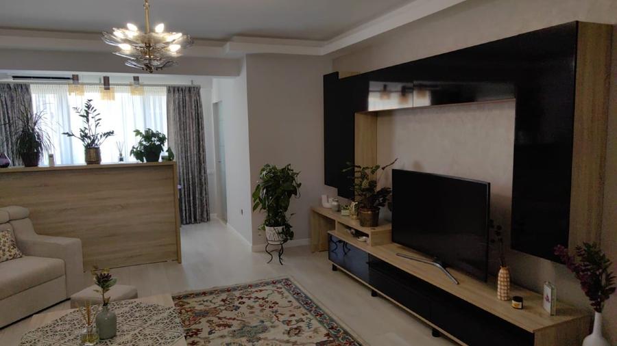 Apartament cu 3 camere decomandat în Primo