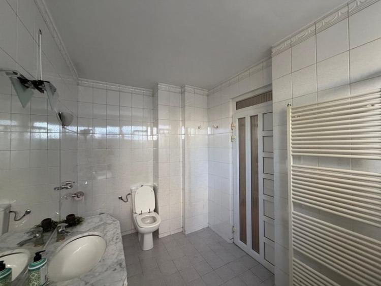 Casă cu 5 camere cu Teren 1100 Mp în Central