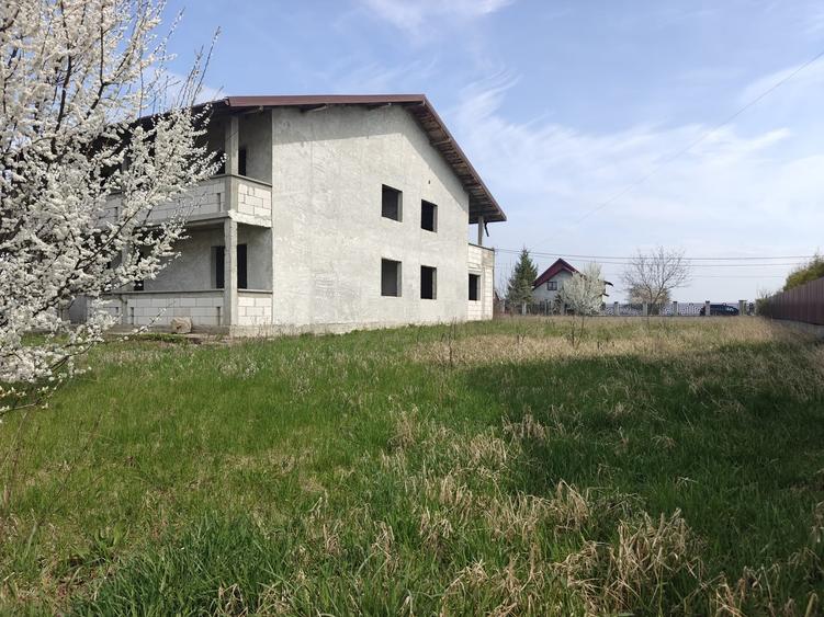 Casă individuală cu 5 camere cu Teren 1700 Mp în Moara