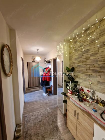 Apartament cu 5 camere nedecomandat, mobilat în UMT