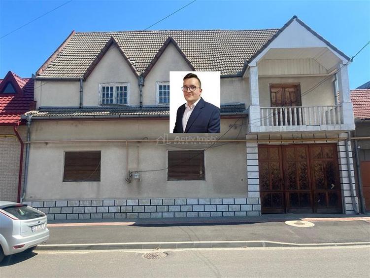 Casă individuală cu 13 camere cu Teren 1000 Mp în Est