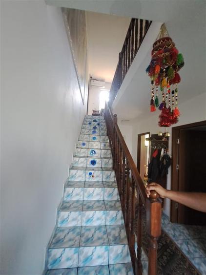 Casă cu 6 camere cu Canalizare în Bucium