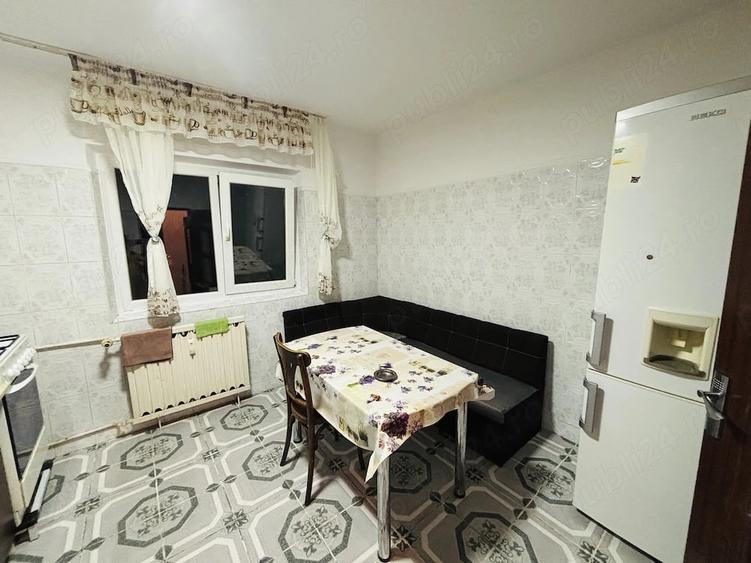 Apartament cu 3 camere decomandat în Sebastian
