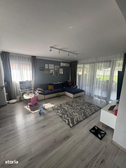 Casa superba in Campene?ti cu vedere la lac,curte amenajata.Comision 0 - 14