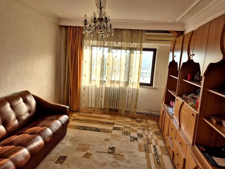 Apartament cu 3 camere decomandat în Păcurari