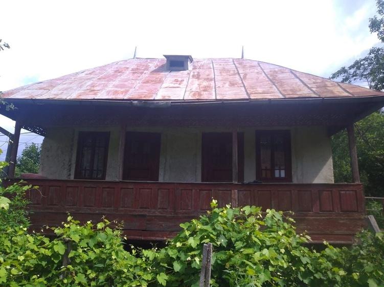 Casă cu 3 camere în Cărbunești