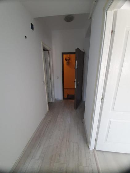 Garsonieră decomandată în Vest