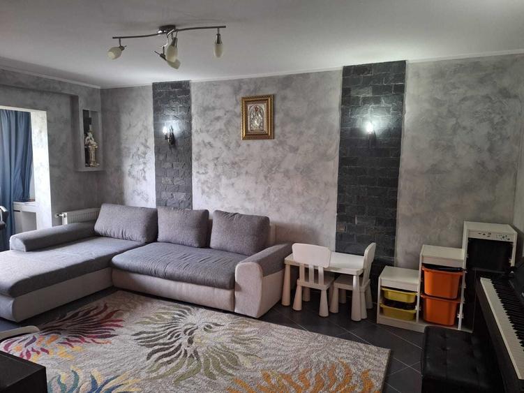 Apartament cu 3 camere decomandat în Gară