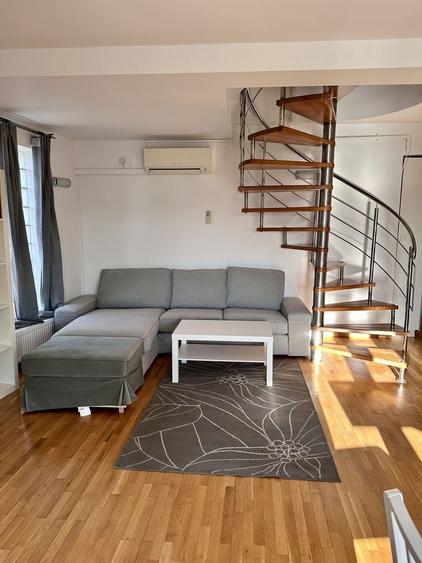 Apartament cu 4 camere semidecomandat, mobilat în Decebal