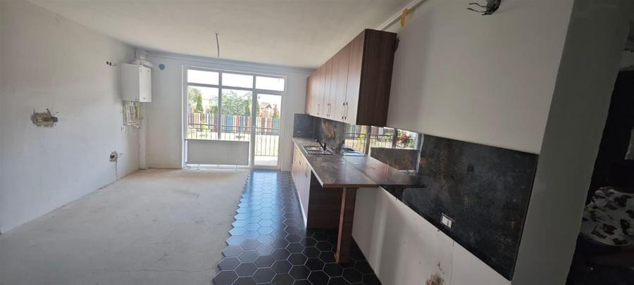 Apartament cu 3 camere decomandat, mobilat în Exterior Sud