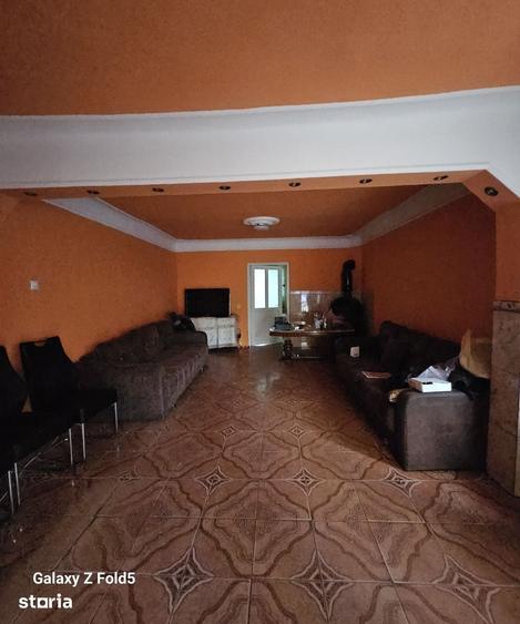 Casă cu 2 camere semidecomandat cu Teren 250 Mp în Cantemir