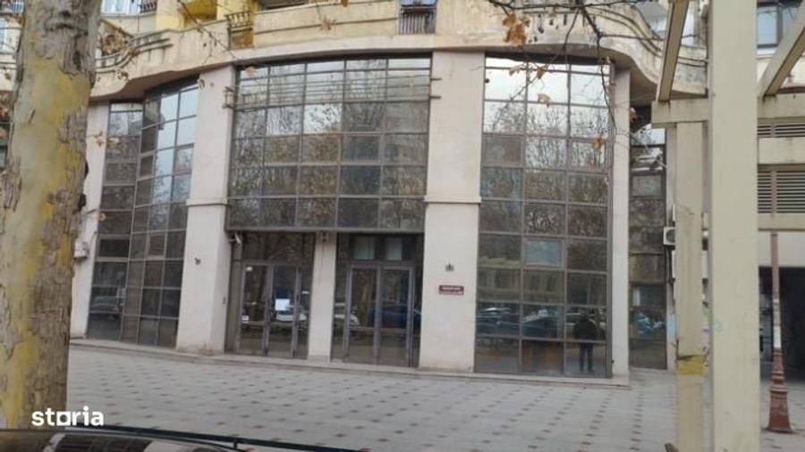 Spațiu comercial, de 1,300 mp, în Unirii
