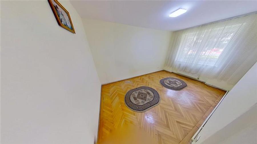 Apartament cu 3 camere decomandat în Astra