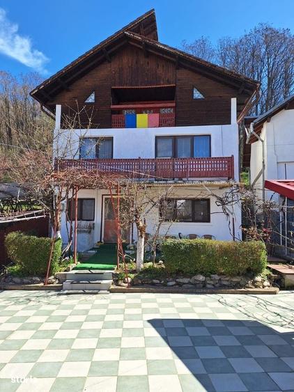 Casă cu 4 camere cu Teren 475 Mp în Central