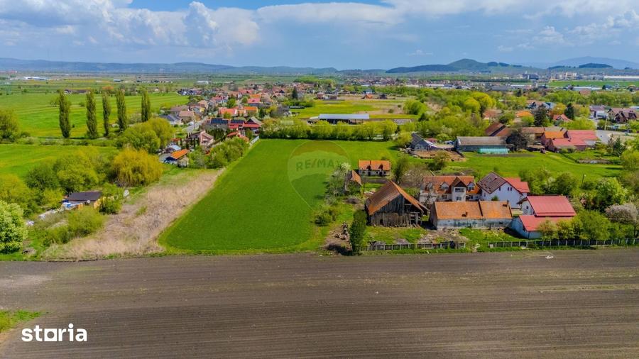 Teren de 13000 mp, în Stupini