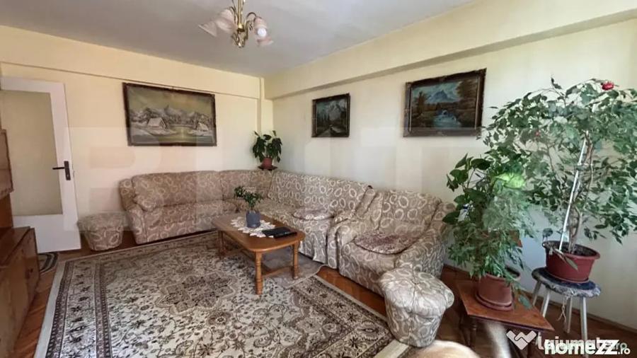 Apartament cu 4 camere decomandat în Dacia