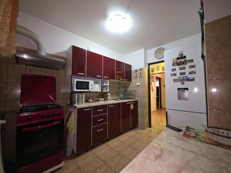 Apartament cu 4 camere în Drumul Taberei