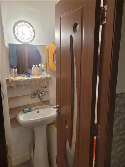 Apartament cu 3 camere nedecomandat în 9 Mai