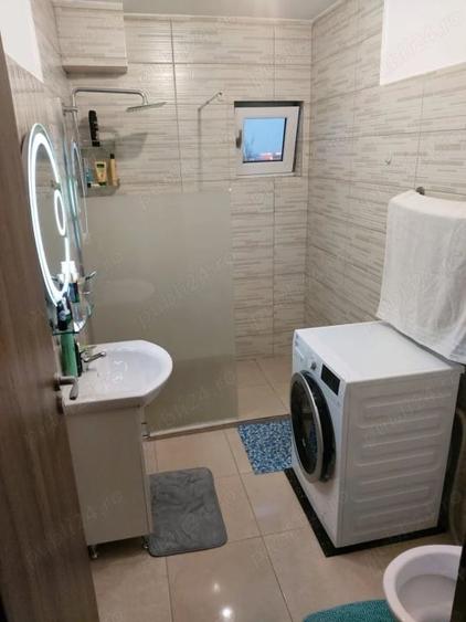 Apartament cu 3 camere decomandat în Metalurgiei
