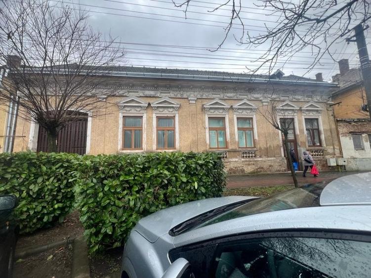 Birou, de 75 mp, în Central