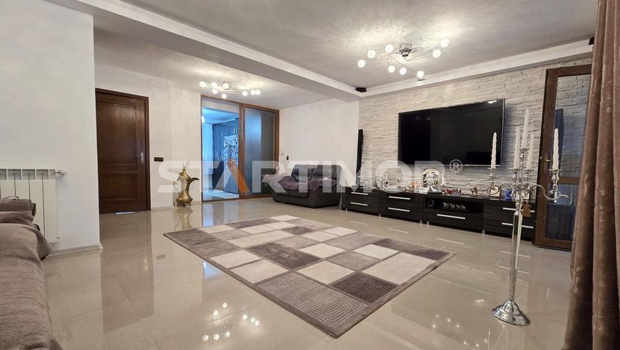 Duplex cu 6 camere cu Canalizare în Central