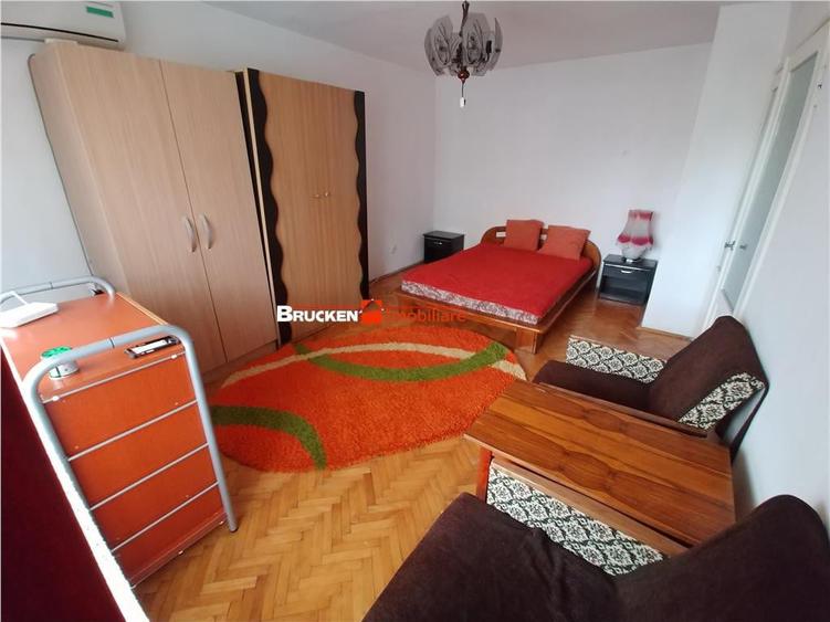 Garsonieră decomandată în Central