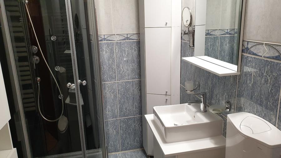 Apartament cu 3 camere semidecomandat, mobilat în Gara de Nord