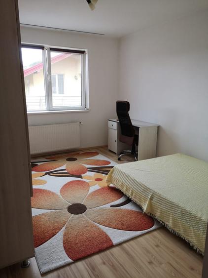 Apartament cu 3 camere decomandat în Florești