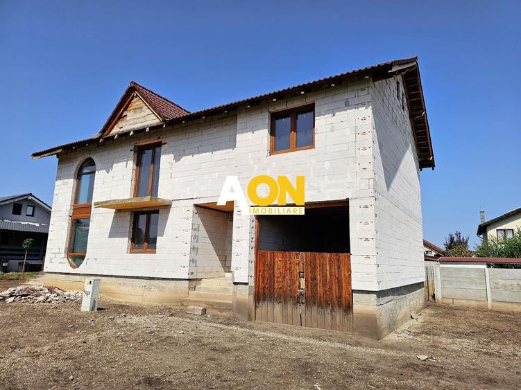 Casă individuală cu 4 camere cu Garaj în Micești