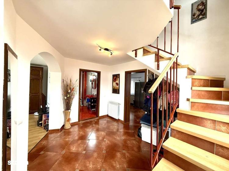 Casă cu 4 camere în Stana