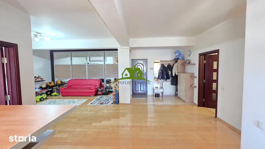 Apartament cu 3 camere decomandat în Republicii