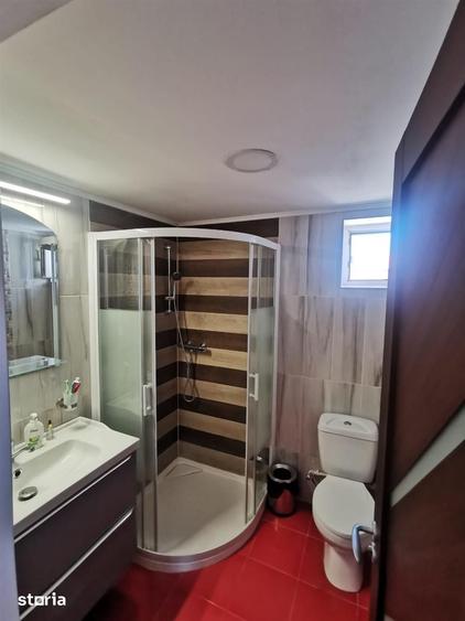 Casă cu 8 camere decomandat cu Teren 257 Mp în Central