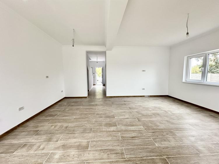 Duplex cu 4 camere cu Canalizare în Moșnița Veche