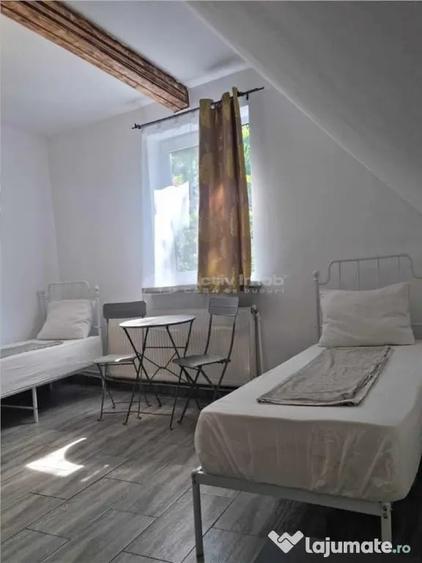 Casă cu 15 camere cu Teren 50 Mp în Bartolomeu