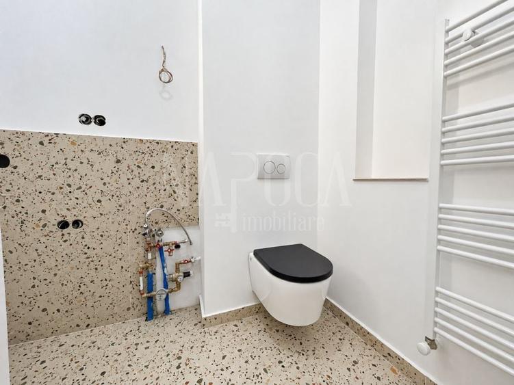 Apartament cu 3 camere semidecomandat, mobilat în Central