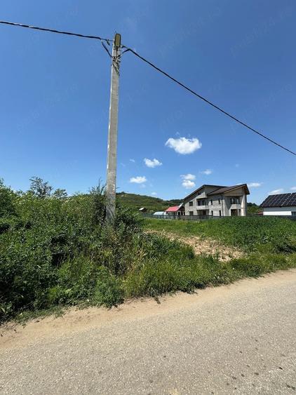 Teren de 2400 mp, în Podari