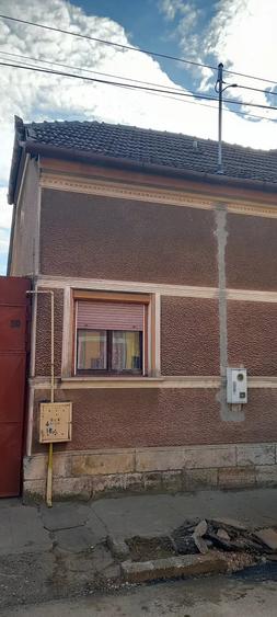 Casă cu 3 camere cu Teren 300 Mp în Central